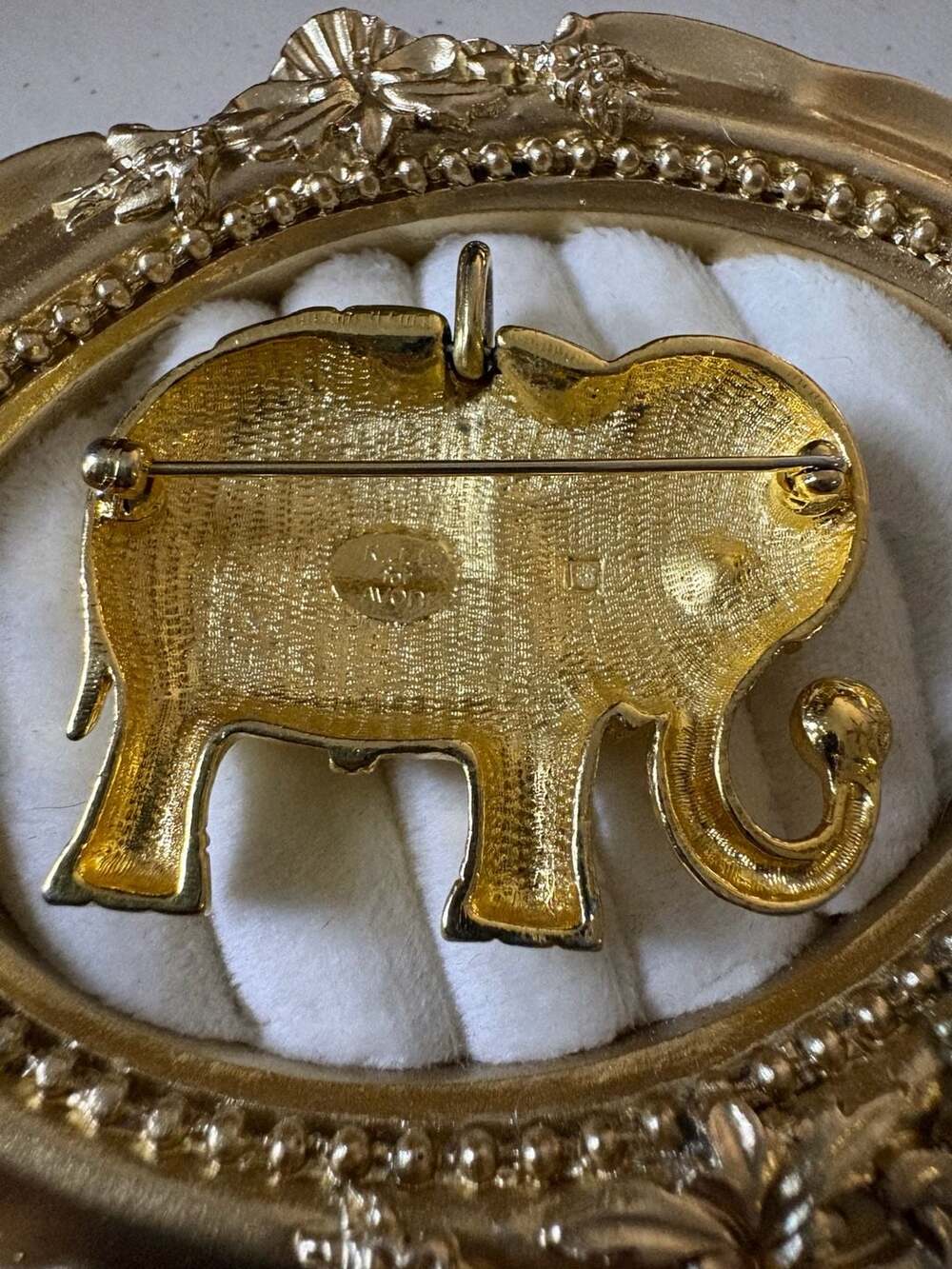 Kenneth Jay Lane KJL for Avon Elephant Brooch Pendant Gold Tone Rhinestone - Picture 3 of 5